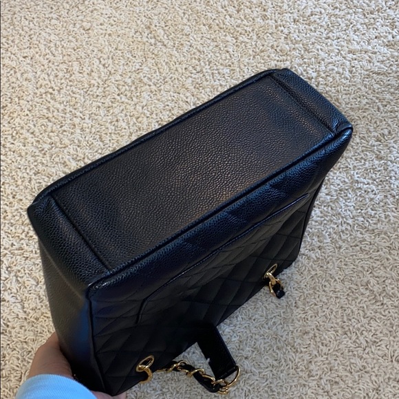 Black amazing condition Chanel quilted shoulder - Picture 5 of 10